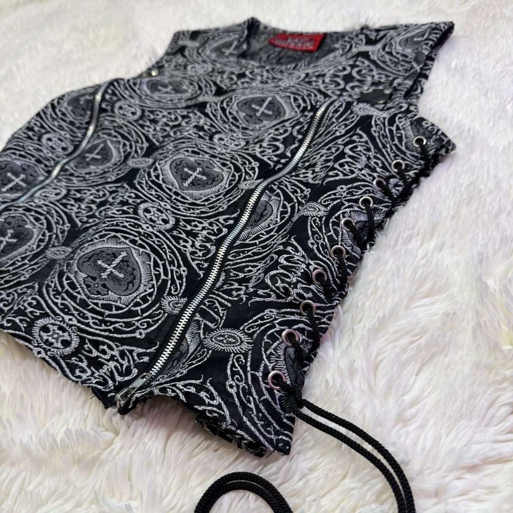 Lip Service Black Cross & Heart Zipper Side Tie Sleeveless Top - Picture 4 of 14